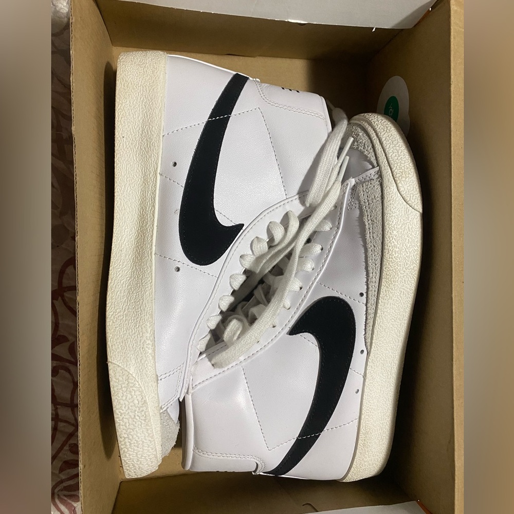 Brand new Nike Blazer MID 77
